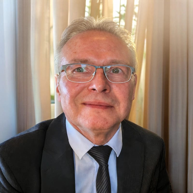 Portret van Denis Tas